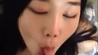 Berbulu gadis korea bercinta keras dan sperma di mulut