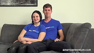 Amatir dan Malu Pasangan ini ingin menunjukkan kepada kita keterampilan seks mereka