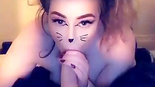 Amelia Skye di Cat Gaun-up Fucks dan Masuk Tenggorokan Penis Besar dan Dildo di Snapchat